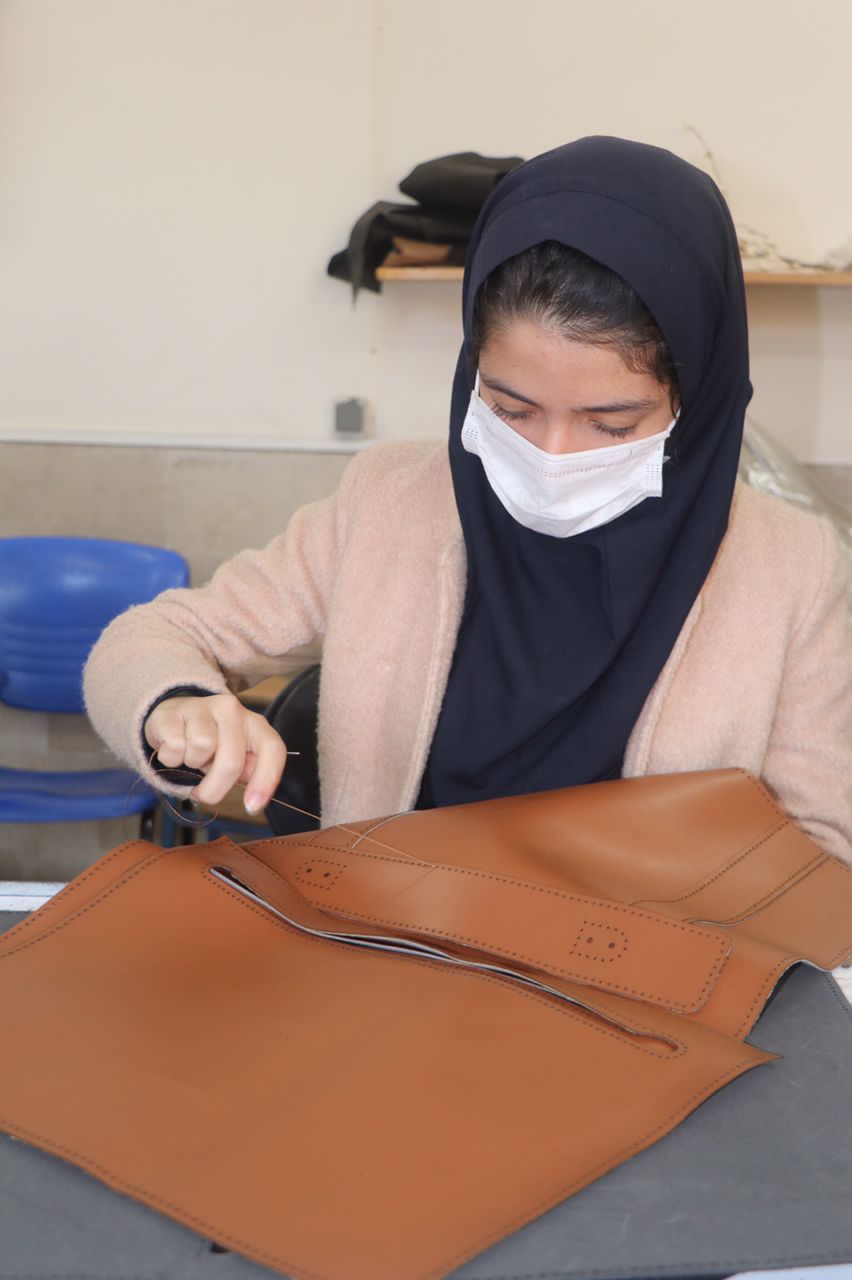 کارگاه سراجی خیریه خانواده نراقی - Naraghi family charity sewing workshop