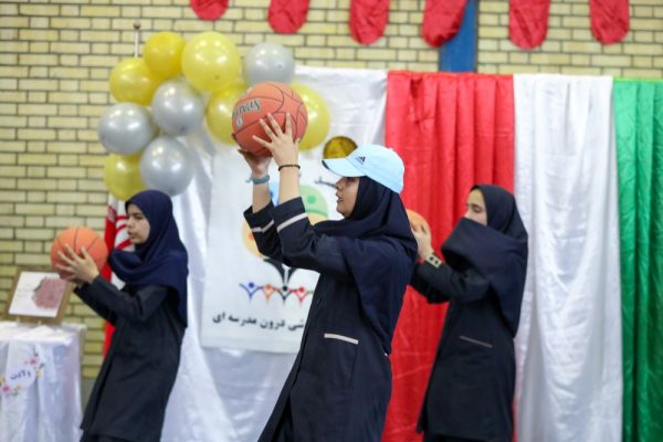 افتتاحیه المپیاد ورزشی درون مدرسه‌ای دبیرستان دخترانه باقر طاهباز
